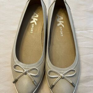 Women's Cream Ballet Flats